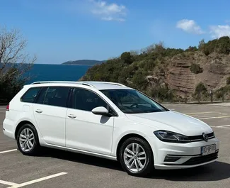 Арендуйте Volkswagen Golf Variant 2019 в Черногории. Топливо: Дизель. Мощность: 116 л.с. ➤ Стоимость от 28 EUR в сутки.