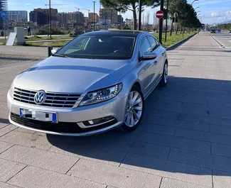 Frontvisning av en leiebil Volkswagen Passat-CC i Tirana, Albania ✓ Bil #9980. ✓ Automatisk TM ✓ 0 anmeldelser.