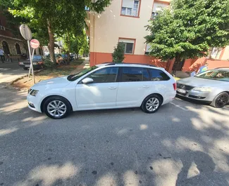 Frontvisning af en udlejnings Skoda Octavia Combi i Podgorica, Montenegro ✓ Bil #9027. ✓ Automatisk TM ✓ 0 anmeldelser.