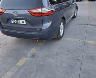 Araç Kiralama Toyota Sienna #10155 Otomatik Tiflis'te, 3,5L motor ile donatılmış ➤ Irakli tarafından Gürcistan'da.