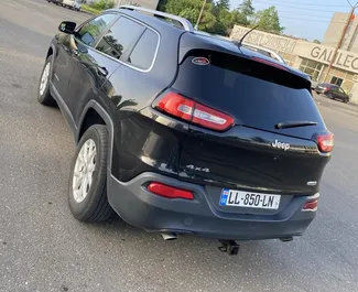 Jeep Cherokee 2015 koos Kõikide rataste juhtimine süsteemiga, saadaval Kutaisis.