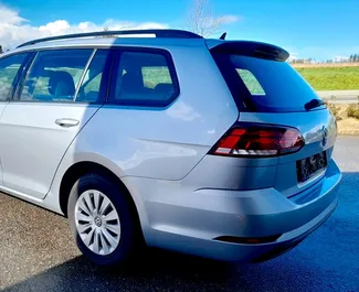 Utleie av Volkswagen Golf Variant. Økonomi, Komfort bil til leie i Tsjekkia ✓ Depositum på 400 EUR ✓ Forsikringsalternativer: TPL, CDW, SCDW, FDW, Tyveri, I utlandet, Ingen innskudd.