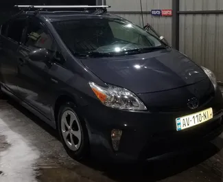 Bilutleie av Toyota Prius 2014 i i Georgia, inkluderer ✓ Hybrid drivstoff og 185 hestekrefter ➤ Starter fra 90 GEL per dag.