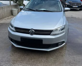 Bilutleie Volkswagen Jetta #10036 med Automatisk på Tirana lufthavn, utstyrt med 2,0L-motor ➤ Fra Armand i Albania.