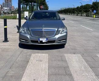 Ενοικίαση αυτοκινήτου Mercedes-Benz E-Class #9979 με κιβώτιο ταχυτήτων Αυτόματο στα Τίρανα, εξοπλισμένο με κινητήρα 3,0L ➤ Από Armand στην Αλβανία.