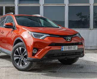 Frontvisning av en leiebil Toyota Rav4 i Tbilisi, Georgia ✓ Bil #9875. ✓ Automatisk TM ✓ 0 anmeldelser.