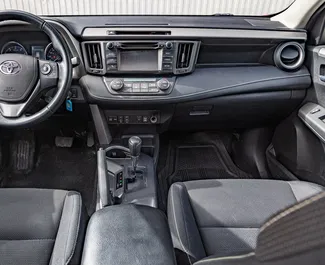 Toyota Rav4 2016 autóbérlés Grúziában, jellemzők ✓ Benzin üzemanyag és 180 lóerő ➤ Napi 140 GEL-tól kezdődően.