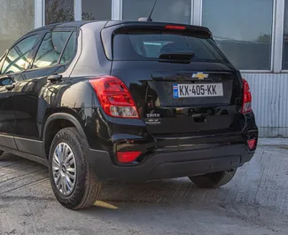 Прокат машины Chevrolet Trax №9879 (Автомат) в Тбилиси, с двигателем 1,4л. Бензин ➤ Напрямую от Джулия в Грузии.