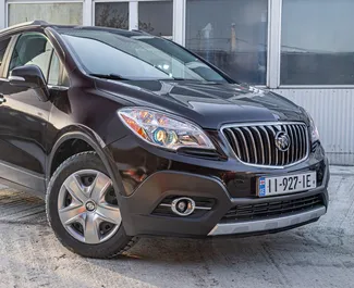 Frontvisning av en leiebil Buick Encore i Tbilisi, Georgia ✓ Bil #9873. ✓ Automatisk TM ✓ 0 anmeldelser.