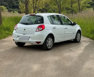 在 在黑山 租赁 Renault Clio 3 2011 汽车，特点包括 ✓ 使用 Petrol 燃料和 110 马力 ➤ 起价 25 EUR 每天。