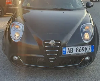 Frontvisning av en leiebil Alfa Romeo MiTo på Tirana lufthavn, Albania ✓ Bil #9996. ✓ Manuell TM ✓ 0 anmeldelser.