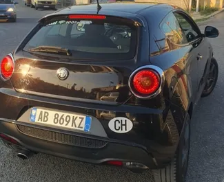 ティラナ空港にて、アルバニアにてでのAlfa Romeo MiTo #9996 マニュアルカーレンタル、1.3Lエンジン搭載 ➤ ベギから。