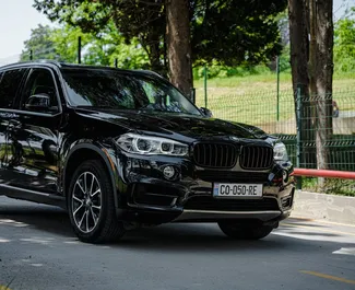 Sprednji pogled najetega avtomobila BMW X5 v v Tbilisiju, Georgia ✓ Avtomobil #9918. ✓ Menjalnik Samodejno TM ✓ Mnenja 1.