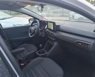 Dacia Sandero Stepway 2024 location de voiture en Albanie, avec ✓ Essence carburant et 90 chevaux ➤ À partir de 27 EUR par jour.