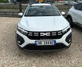 租赁 Dacia Sandero Stepway 的正面视图，地拉那机场, 阿尔巴尼亚 ✓ 汽车编号 #10072。✓ Automatic 变速箱 ✓ 0 评论。