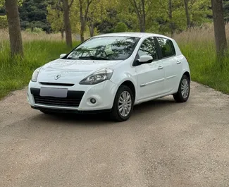 Predný pohľad na prenajaté auto Renault Clio 3 v v Budve, Čierna Hora ✓ Auto č. 9575. ✓ Prevodovka Automatické TM ✓ Hodnotenia 3.