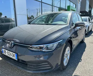 Kiralık bir Volkswagen Golf 8 Tiran'da, Arnavutluk ön görünümü ✓ Araç #10136. ✓ Otomatik TM ✓ 0 yorumlar.