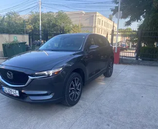 Vista frontal de um aluguel Mazda CX-5 em Tbilisi, Geórgia ✓ Carro #10127. ✓ Transmissão Automático TM ✓ 0 avaliações.