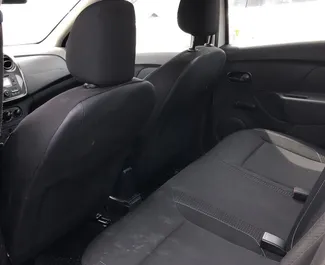 Dacia Sandero 2017 搭载 Front drive 系统，在地拉那 可用。