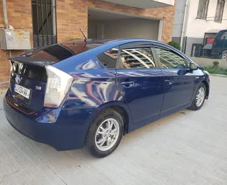 Hybrid 1,8L motor i Toyota Prius 2011 för uthyrning i Tbilisi.