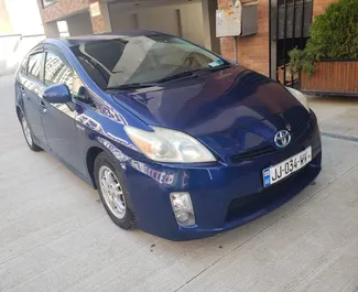 Najem avtomobila Toyota Prius 2011 v v Gruziji, z značilnostmi ✓ gorivo Hibridni in 120 konjskih moči ➤ Od 62 GEL na dan.