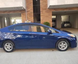 Toyota Prius 대여. 조지아에서에서 대여 가능한 경제, 편안함 차량 ✓ 보증금 없음 ✓ TPL 보험 옵션.