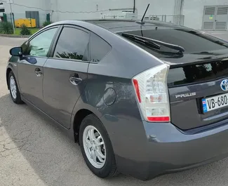 Toyota Prius 대여. 조지아에서에서 대여 가능한 경제, 편안함 차량 ✓ 보증금 없음 ✓ TPL 보험 옵션.