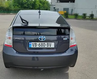 Najem avtomobila Toyota Prius 2010 v v Gruziji, z značilnostmi ✓ gorivo Hibridni in 120 konjskih moči ➤ Od 62 GEL na dan.