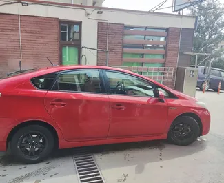 Alquiler de coches Toyota Prius 2013 en Georgia, con ✓ combustible de Gasolina y 115 caballos de fuerza ➤ Desde 72 GEL por día.