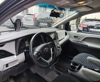 Toyota Sienna location. Confort, Monospace Voiture à louer en Géorgie ✓ Sans dépôt ✓ RC, ATR, Passagers, Vol, Sans Dépôt options d'assurance.