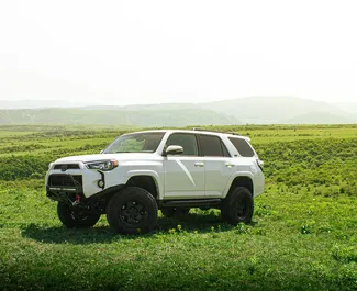 Priekinė automobilio, kurį nuomojate Toyota 4 Runner Tbilisyje, Gruzija vaizdas ✓ Automobilis #10063. ✓ Pavarų dėžė Automatinis TM ✓ Atsiliepimai 0.