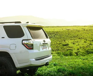 تأجير سيارة Toyota 4 Runner رقم 10063 بناقل حركة أوتوماتيكي في في تبليسي، مجهزة بمحرك 4,0 لتر ➤ من نيني في في جورجيا.