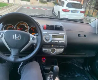 Honda Jazz 2008 med Frontdrev system, tilgængelig i Tirana lufthavn.