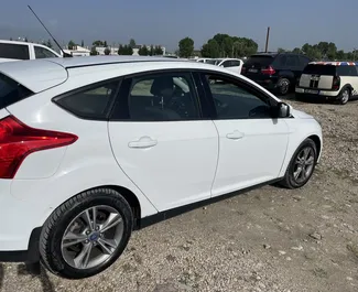 Alquiler de coches Ford Focus n.º 10160 Manual en el aeropuerto de Tirana, equipado con motor de 1,0L ➤ De Romeo en Albania.