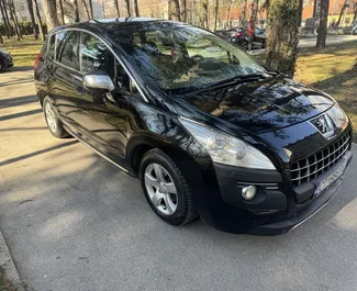 Predný pohľad na prenajaté auto Peugeot 3008 v v Budve, Čierna Hora ✓ Auto č. 10248. ✓ Prevodovka Automatické TM ✓ Hodnotenia 0.