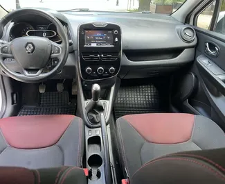 Renault Clio 4 nuoma. Ekonomiškas automobilis nuomai Juodkalnijoje ✓ Depozitas 100 EUR ✓ Draudimo pasirinkimai: TPL, SCDW, Keleiviai, Užsienyje, Jaunimas.