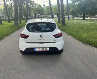 Prenájom auta Renault Clio 4 2015 v v Čiernej Hore, s vlastnosťami ✓ palivo Diesel a výkon 75 koní ➤ Od 35 EUR za deň.