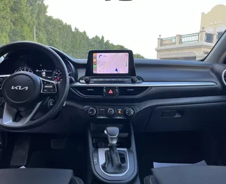 Kia Forte 2022 tillgänglig för uthyrning i Dubai, med en körsträckegräns på 250 km/dag.