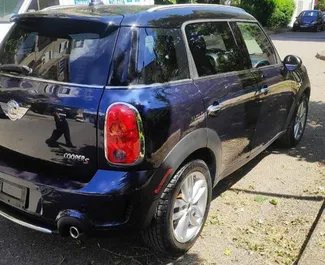 Auto rentimine Mini Countryman Cooper S #9991 Käsitsi Tirana lennujaamas, varustatud 1,6L mootoriga ➤ Begilt Albaanias.