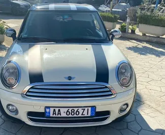 Frontvisning av en leiebil Mini Clubman på Tirana lufthavn, Albania ✓ Bil #9998. ✓ Automatisk TM ✓ 0 anmeldelser.