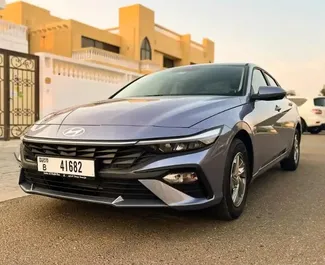 Vue de face d'une location Hyundai Elantra à Dubaï, EAU ✓ Voiture #9935. ✓ Automatique TM ✓ 0 avis.