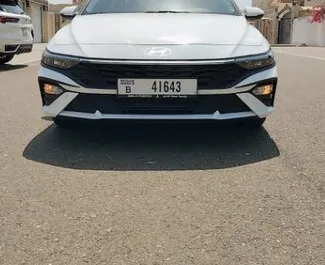 Nomas automašīnas priekšskats Hyundai Elantra Dubaijā, AAE ✓ Automašīna #10056. ✓ Pārnesumu kārba Automātiskais TM ✓ Atsauksmes 0.