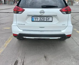 Nissan Rogue vuokraus. Mukavuus, Crossover auto vuokrattavana Georgiassa ✓ Ilman talletusta ✓ Vakuutusvaihtoehdot: TPL, CDW, FDW, Ulkomailla.