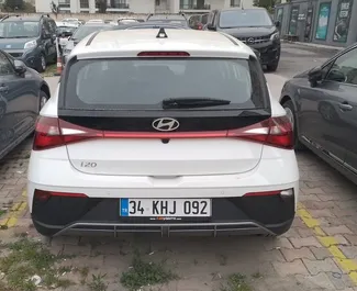 Hyundai i20 2024 araç kiralama Türkiye'de, ✓ Benzin yakıt ve 90 beygir gücü özellikleriyle ➤ Günde başlayan fiyatlarla 35 USD.