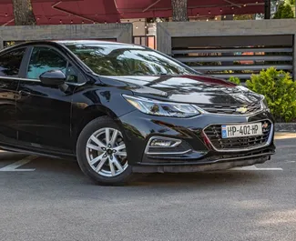 Frontvisning av en leiebil Chevrolet Cruze i Tbilisi, Georgia ✓ Bil #10100. ✓ Automatisk TM ✓ 0 anmeldelser.