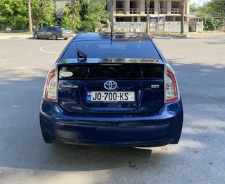 Interiøret til Toyota Prius til leie i Georgia. En flott 5-seters bil med Automatisk-gir.