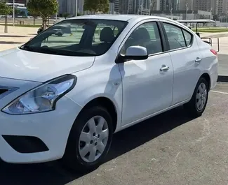 Frontvisning af en udlejnings Nissan Sunny i Dubai, De Forenede Arabiske Emirater ✓ Bil #9952. ✓ Automatisk TM ✓ 1 anmeldelser.