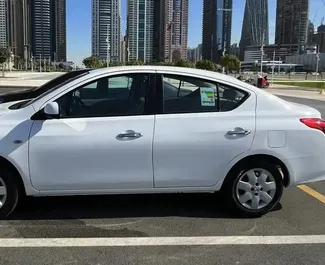 Automašīnas noma Nissan Sunny #9952 ar Automātiskais pārnesumu kārbu Dubaijā, aprīkots ar 1,5L dzinēju ➤ No Mohammad AAE.