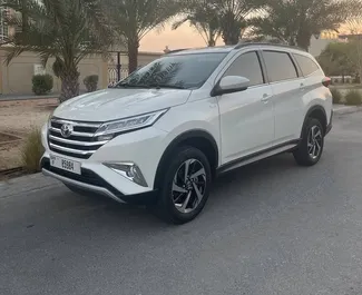 Framvy av en hyrbil Toyota Rush i Dubai, Förenade Arabemiraten ✓ Bil #10032. ✓ Växellåda Automatisk TM ✓ 0 recensioner.