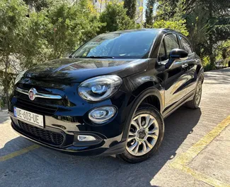 Vista frontal de um aluguel Fiat 500X em Tbilisi, Geórgia ✓ Carro #9865. ✓ Transmissão Automático TM ✓ 1 avaliações.